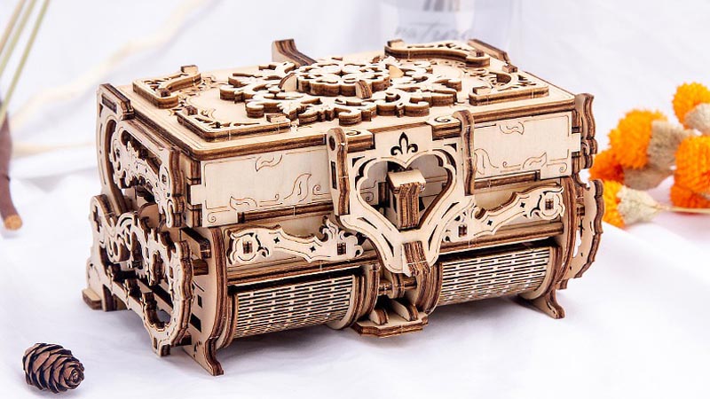 Antique Box 3D Wooden Puzzle_Description_1