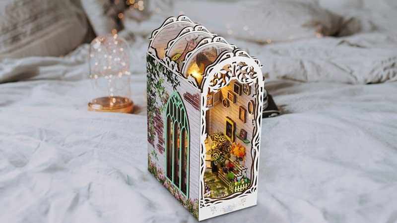 Cathy's Flower House Book Nook Miniature Dollhouse_Description_1