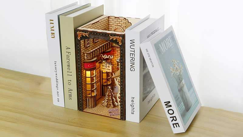 Christmas Diagon Alley Book Nook Miniature Dollhouse_Description_1