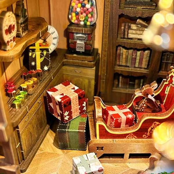 Jingle Cabin Book Nook Miniature Dollhouse_Description_4