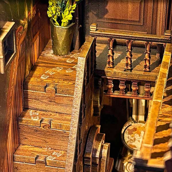 Key Tracking Book Nook Miniature Dollhouse_Description_3