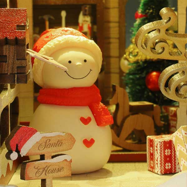 Santa's Cabin Book Nook Miniature Dollhouse_Description_4