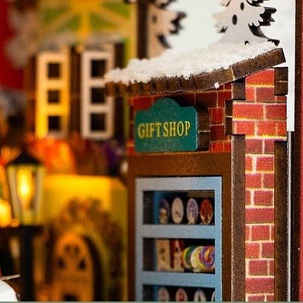Winter of Christmas Book Nook Miniature Dollhouse_Description_8